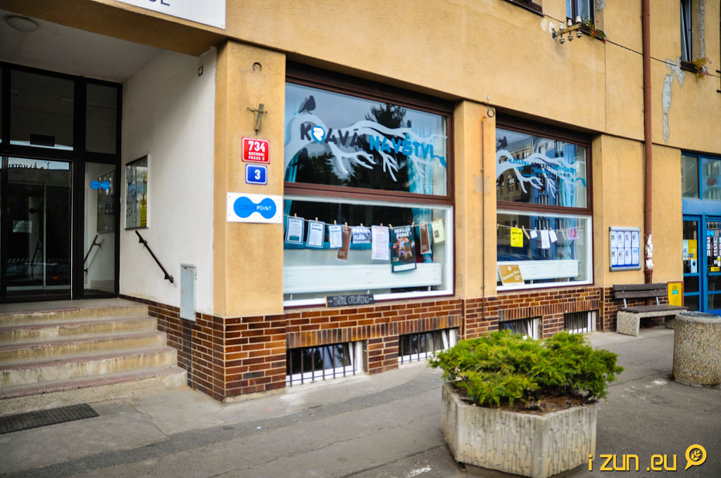 Venkovní pohled na kavárnu Venkovní pohled na kavárnu